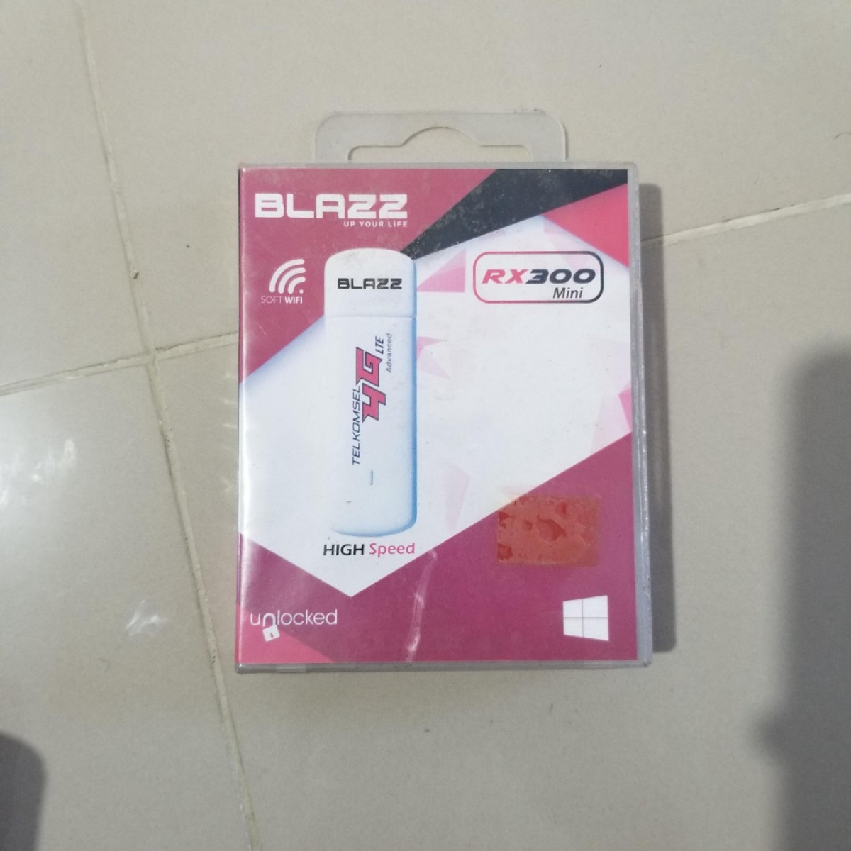 BLAZZ RX300 Modem 4G LTE Tulisan Telkomsel