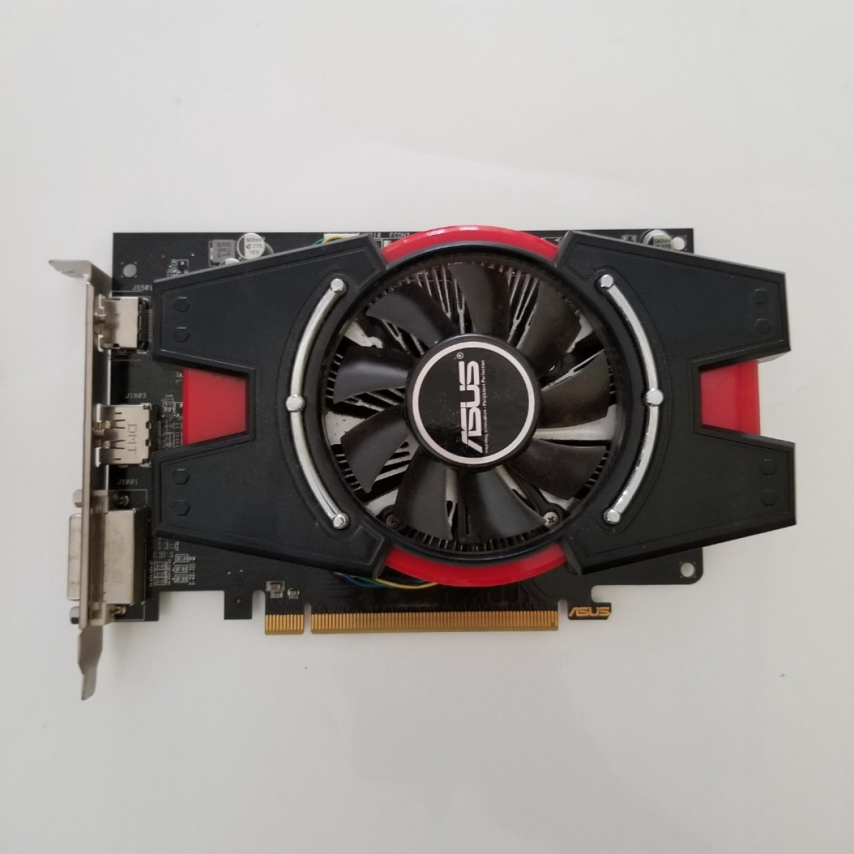 ASUS Radeon HD 6670 HD6670 1GB GDDR5 128 Bit